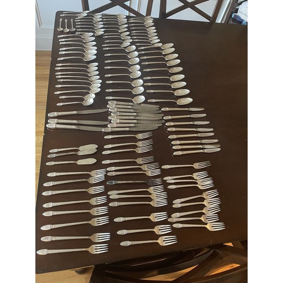 First Love Silver plated Flatware 1847 Rogers Bros, Serving Utensils,  116 Pcs - Picture 2 of 6